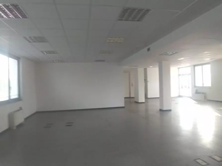 Immagine 19 di Attività commerciale in affitto  in VIA PODGORA a Vimercate