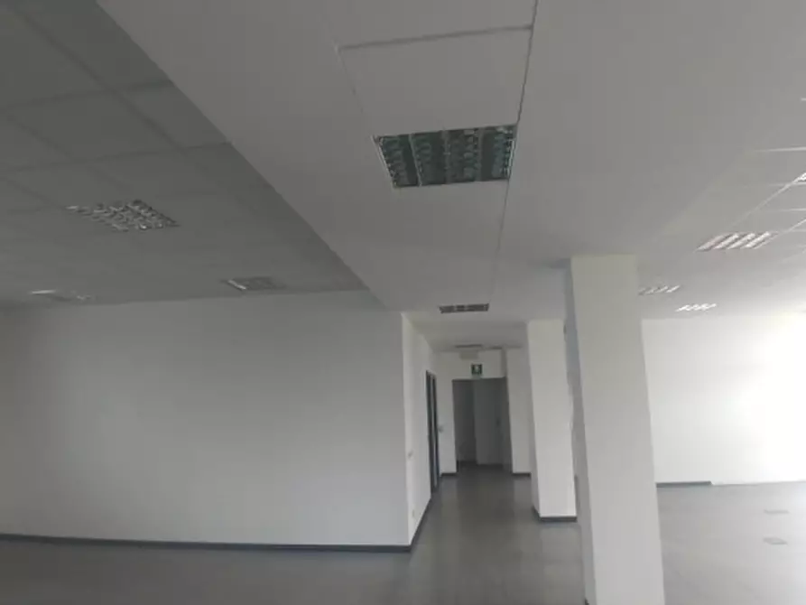 Immagine 20 di Attività commerciale in affitto  in VIA PODGORA a Vimercate