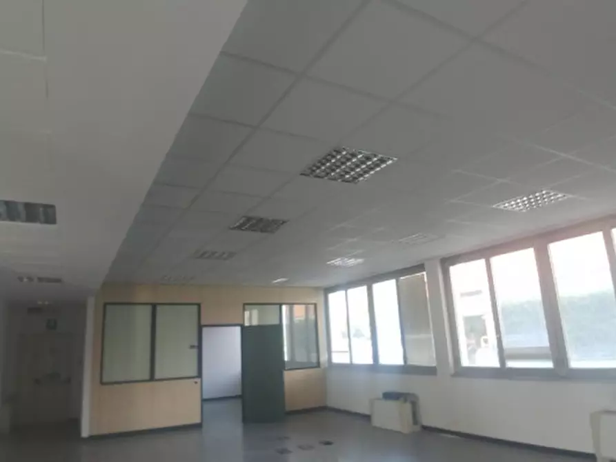 Immagine 24 di Attività commerciale in affitto  in VIA PODGORA a Vimercate