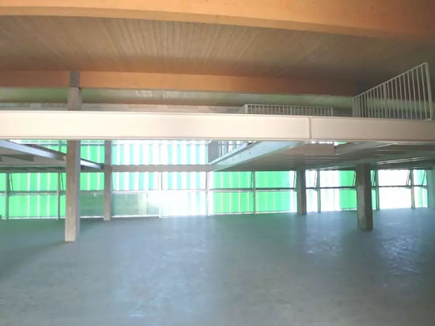 Immagine 8 di Attività commerciale in vendita  in VIA MAMELI a Vimercate