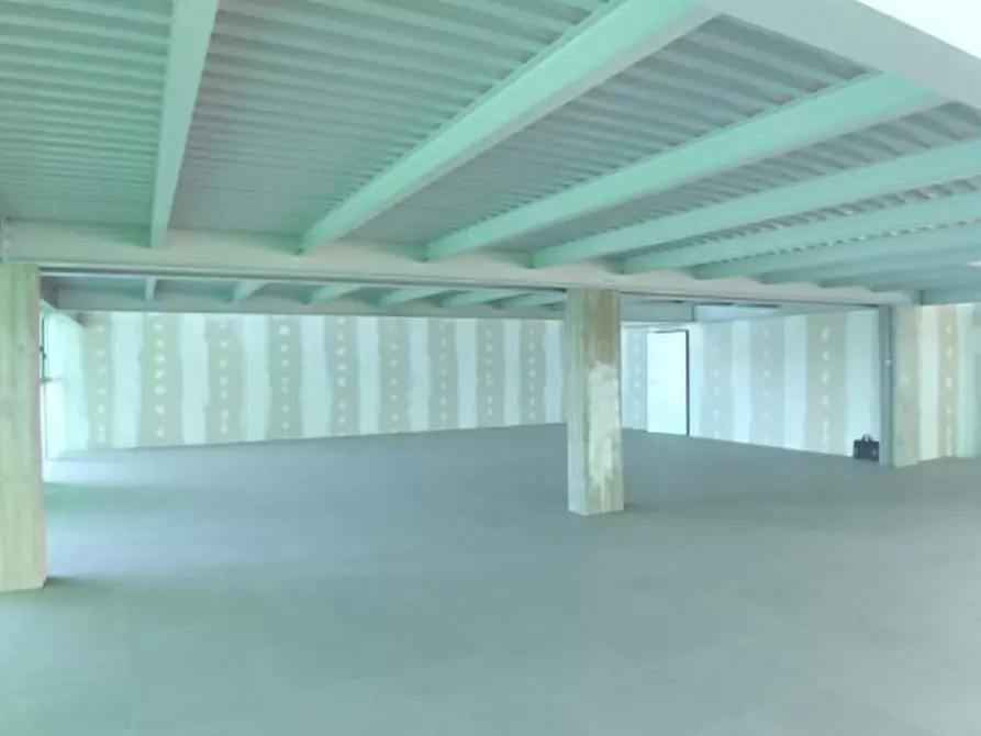 Immagine 10 di Attività commerciale in vendita  in VIA MAMELI a Vimercate