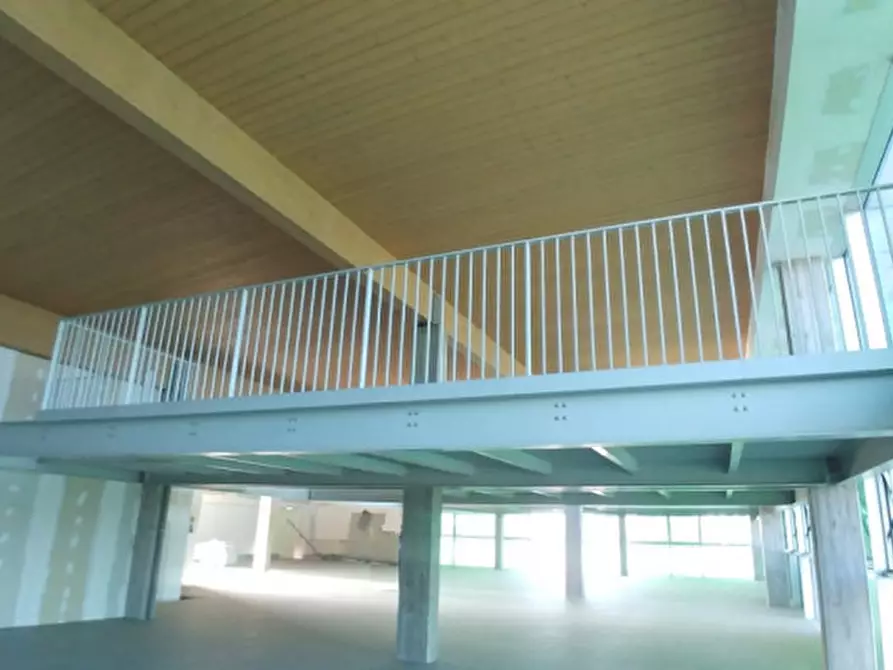 Immagine 22 di Attività commerciale in vendita  in VIA MAMELI a Vimercate