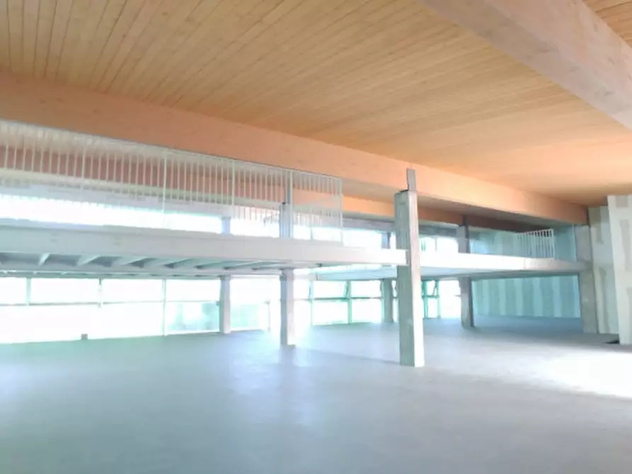 Immagine 5 di Attività commerciale in vendita  in VIA MAMELI a Vimercate