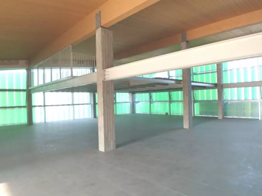 Immagine 13 di Attività commerciale in vendita  in VIA MAMELI a Vimercate