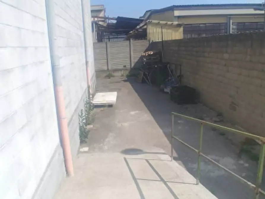 Immagine 16 di Laboratorio in vendita  in VIA RESISTENZA a Buccinasco