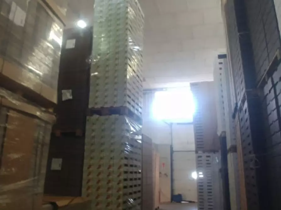 Immagine 18 di Laboratorio in vendita  in VIA RESISTENZA a Buccinasco