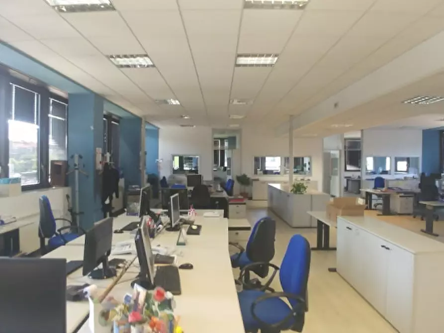 Immagine 10 di Ufficio in affitto  in VIA GALLARATE a Milano