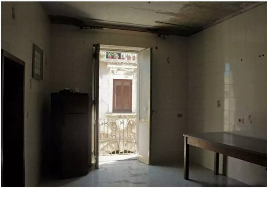 Immagine 1 di Palazzo in vendita  a Padova