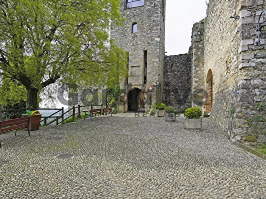Immagine 1 di Casa bifamiliare in vendita  in Castello di Padenghe a Padenghe Sul Garda