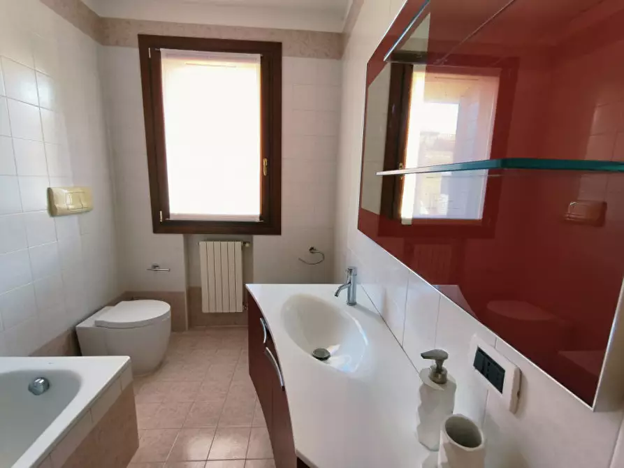 Immagine 8 di Appartamento in vendita  in via Montegrotto a Abano Terme