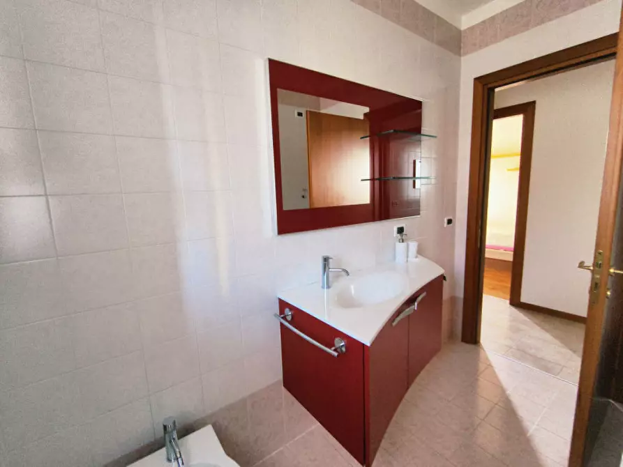 Immagine 9 di Appartamento in vendita  in via Montegrotto a Abano Terme