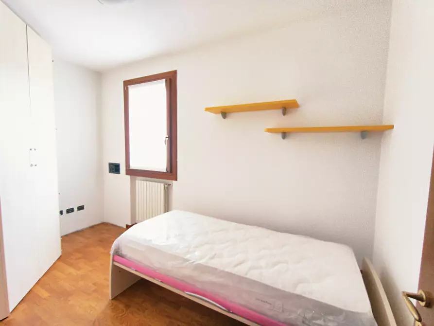 Immagine 10 di Appartamento in vendita  in via Montegrotto a Abano Terme