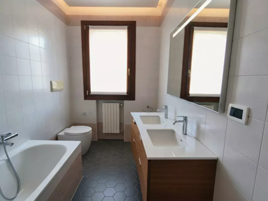Immagine 25 di Appartamento in vendita  in via Montegrotto a Abano Terme