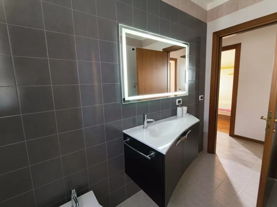 Immagine 26 di Appartamento in vendita  in via Montegrotto a Abano Terme