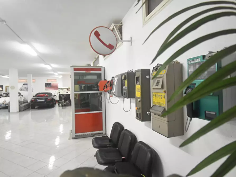 Immagine 3 di Magazzino in vendita  a Quartu Sant'elena