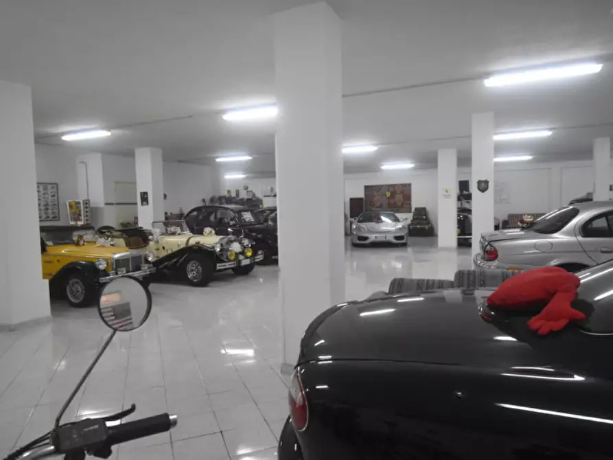 Immagine 5 di Magazzino in vendita  a Quartu Sant'elena