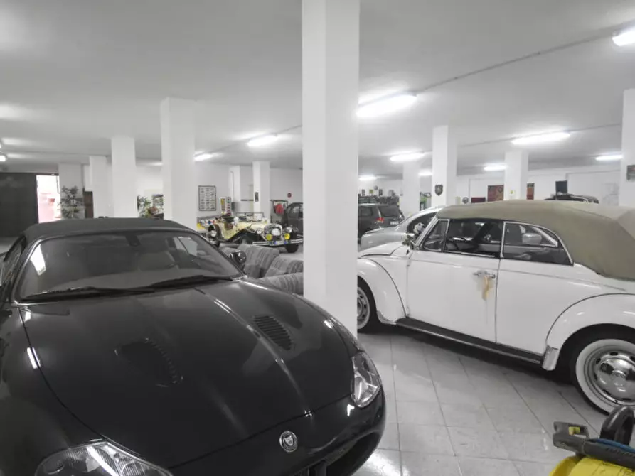 Immagine 7 di Magazzino in vendita  a Quartu Sant'elena