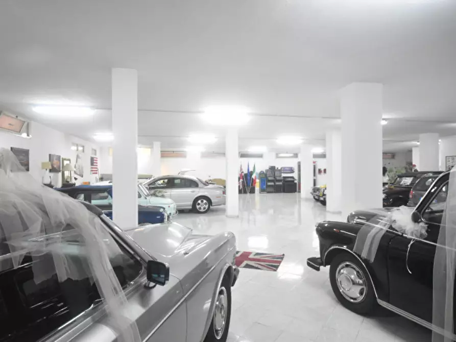 Immagine 8 di Magazzino in vendita  a Quartu Sant'elena