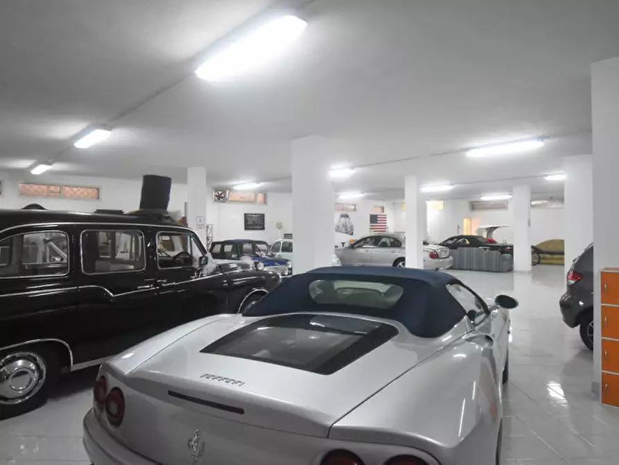 Immagine 9 di Magazzino in vendita  a Quartu Sant'elena