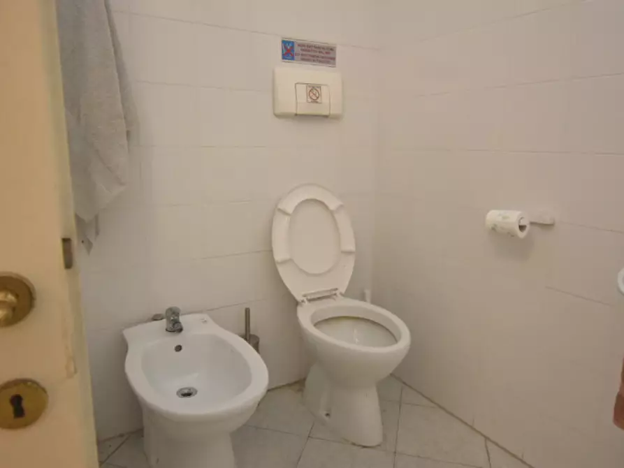 Immagine 14 di Magazzino in vendita  a Quartu Sant'elena