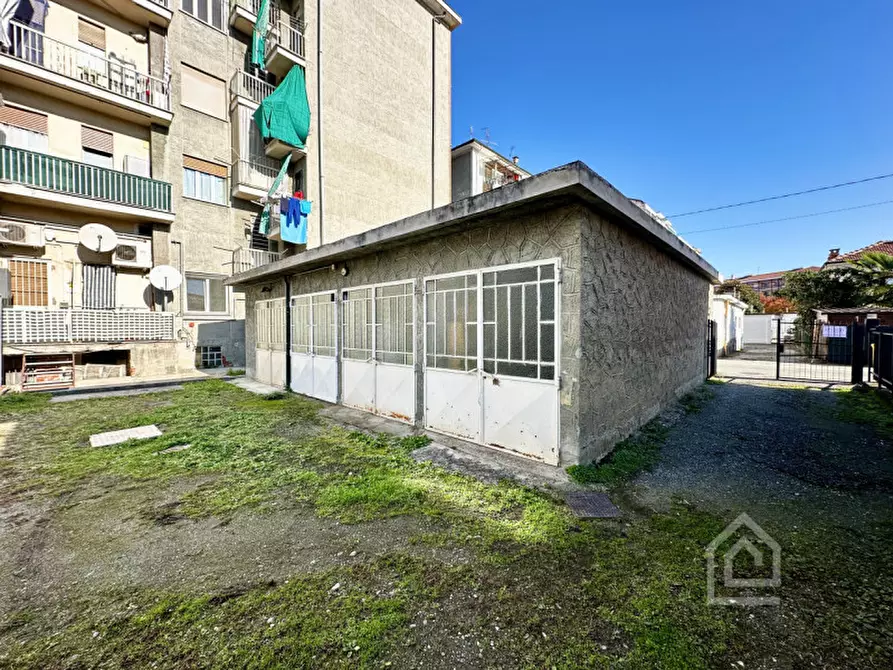 Immagine 2 di Garage in vendita  in Via Palestro 2 a San Mauro Torinese