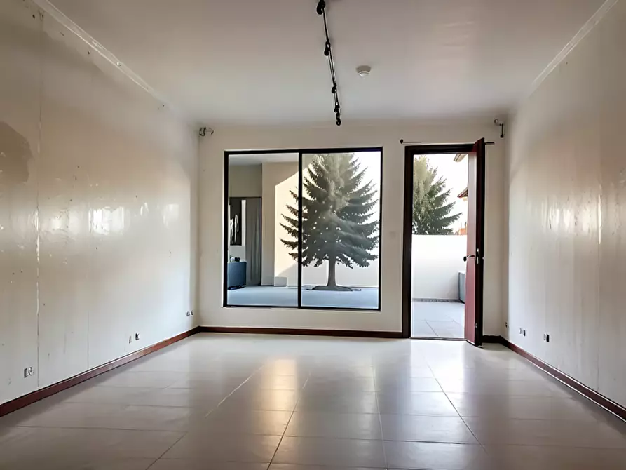 Immagine 2 di Negozio in affitto  in Via Brugnari a Castelfranco Veneto