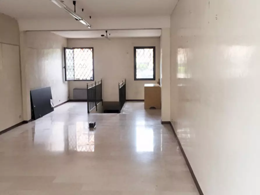 Immagine 8 di Negozio in affitto  in Via Brugnari a Castelfranco Veneto