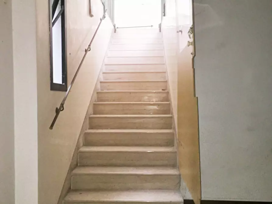 Immagine 13 di Negozio in affitto  in Via Brugnari a Castelfranco Veneto