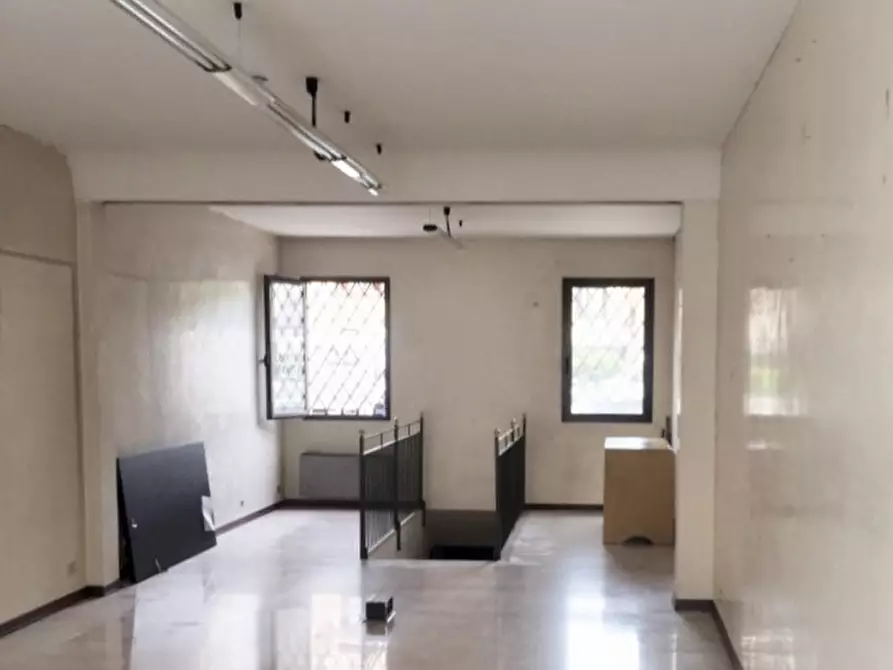Immagine 19 di Negozio in affitto  in Via Brugnari a Castelfranco Veneto
