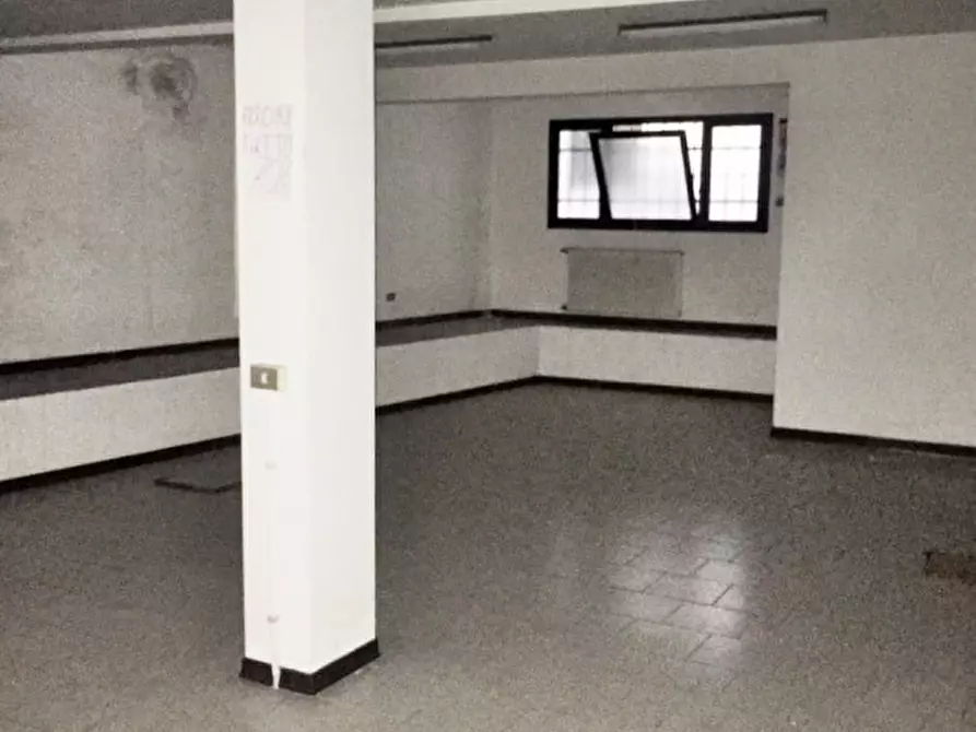 Immagine 20 di Negozio in affitto  in Via Brugnari a Castelfranco Veneto