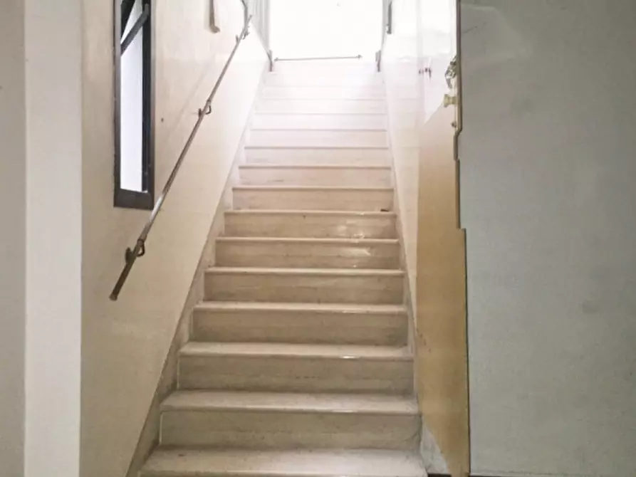 Immagine 21 di Negozio in affitto  in Via Brugnari a Castelfranco Veneto