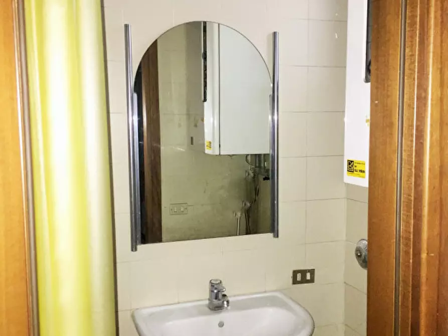 Immagine 21 di Negozio in affitto  in Via Brugnari a Castelfranco Veneto