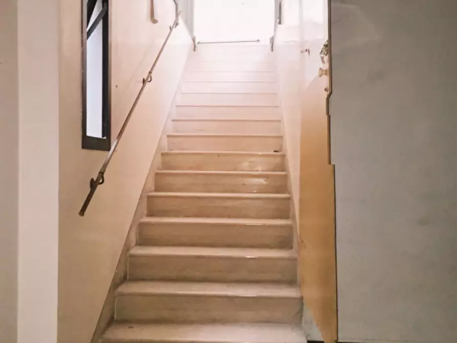 Immagine 25 di Negozio in affitto  in Via Brugnari a Castelfranco Veneto