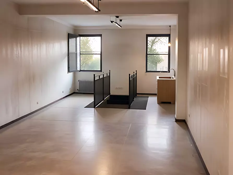 Immagine 28 di Negozio in affitto  in Via Brugnari a Castelfranco Veneto