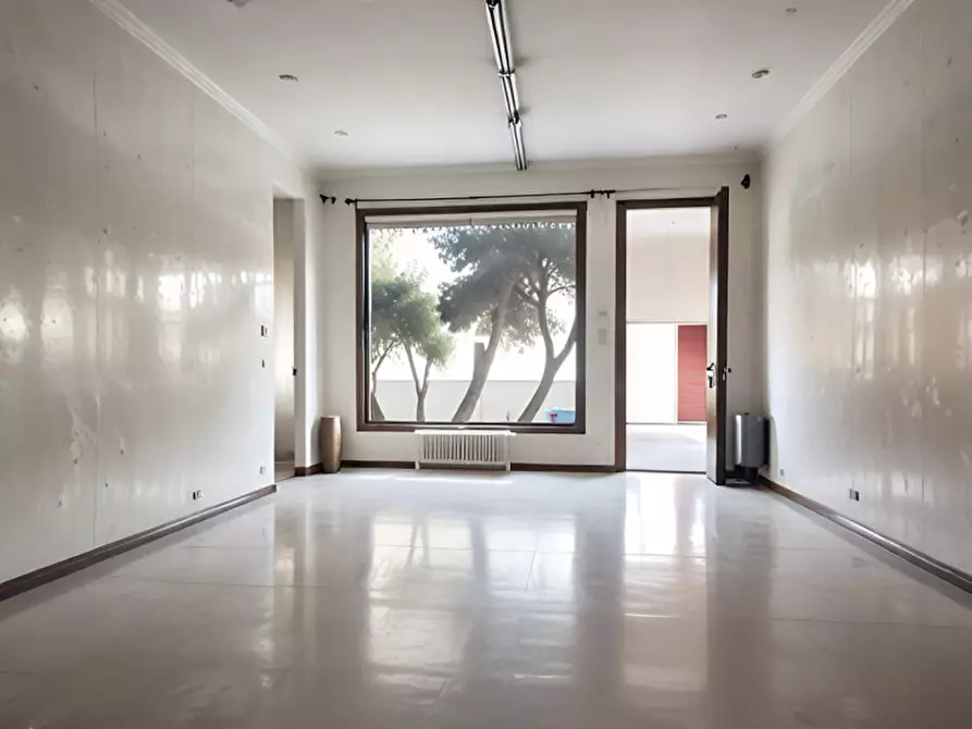 Immagine 30 di Negozio in affitto  in Via Brugnari a Castelfranco Veneto