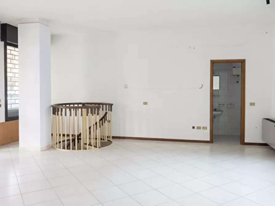 Immagine 5 di Negozio in vendita  in via M. della Salute a Padova