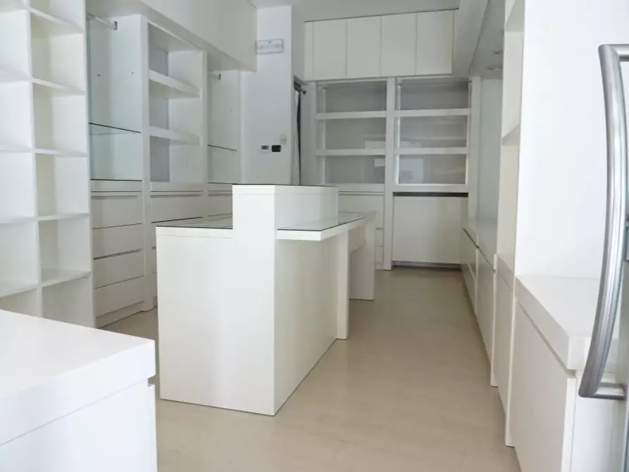 Immagine 2 di Negozio in affitto  in via san vito a Treviso