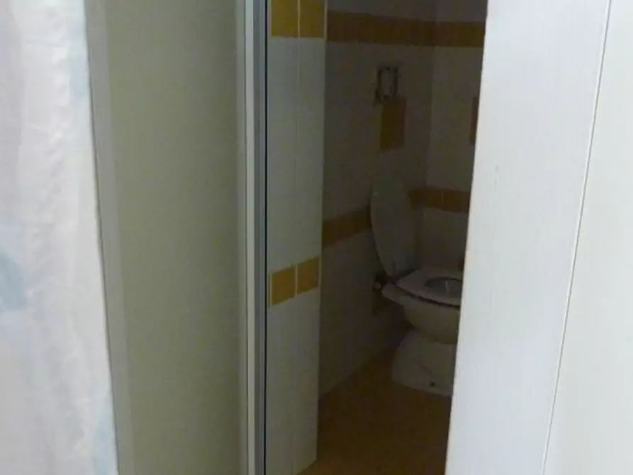 Immagine 12 di Negozio in affitto  in via san vito a Treviso