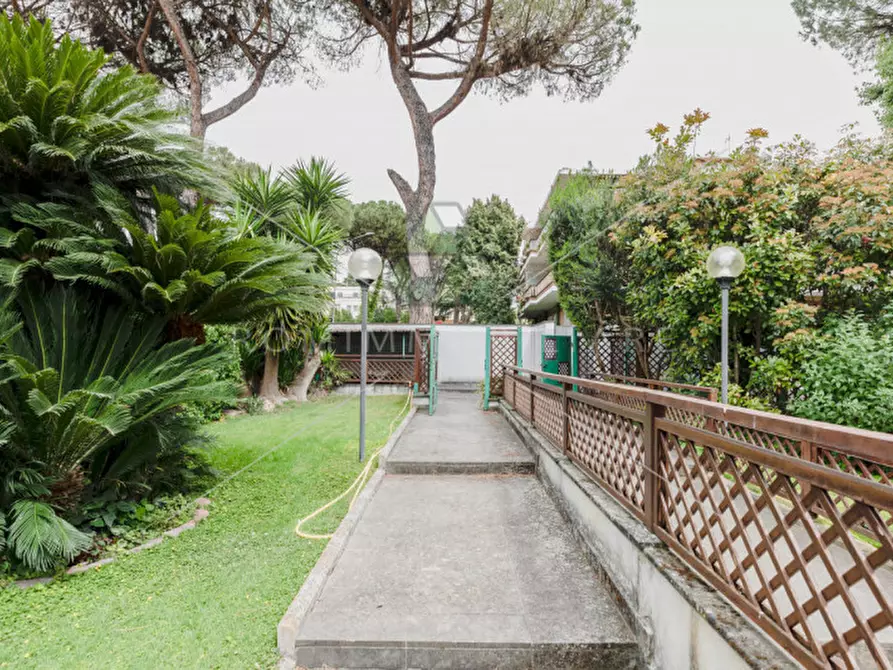 Immagine 23 di Villa in vendita  in Via Pierfranco Bonetti a Roma