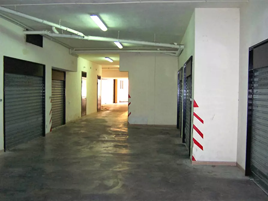 Immagine 1 di Garage in vendita  in VIA BOLOGNA a Modugno