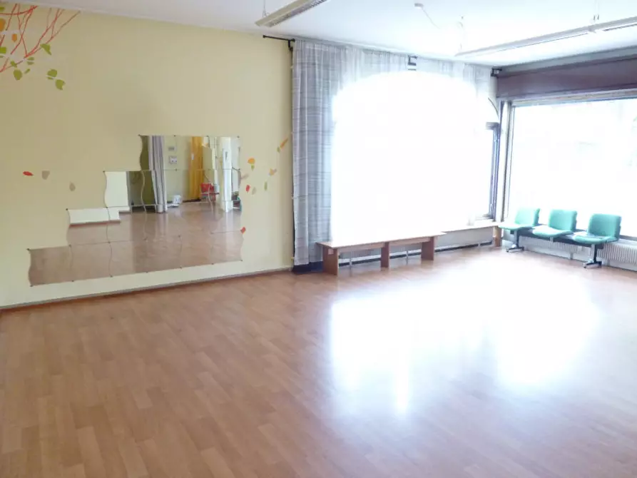 Immagine 8 di Negozio in affitto  in via galvani a Villorba