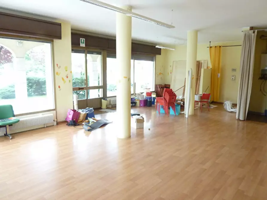 Immagine 29 di Negozio in affitto  in via galvani a Villorba