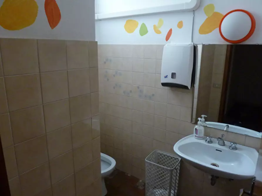 Immagine 34 di Negozio in affitto  in via galvani a Villorba