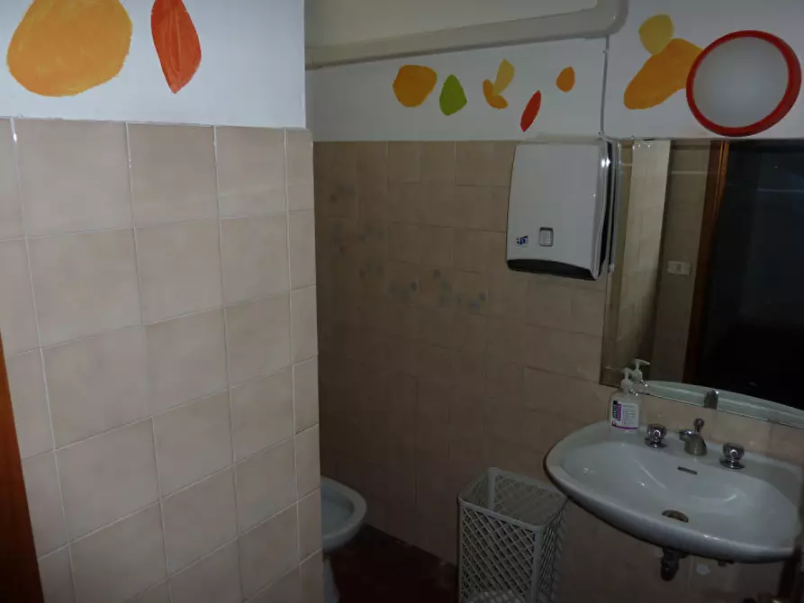 Immagine 35 di Negozio in affitto  in via galvani a Villorba