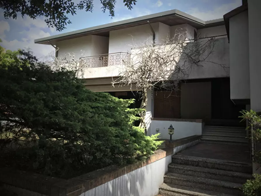 Immagine 1 di Villa in vendita  in via G. Piva a Rovigo