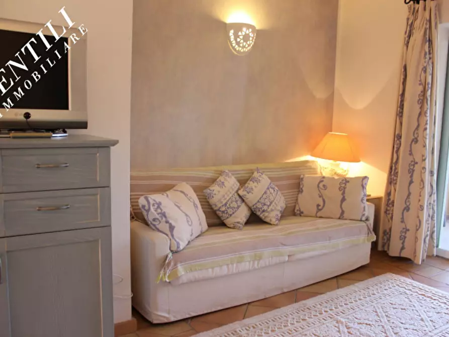 Immagine 3 di Villetta a schiera in vendita  in Cala dei Ginepri a Arzachena