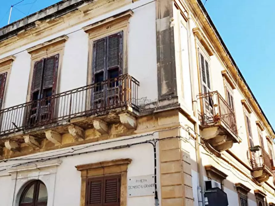 Immagine 1 di Palazzo in vendita  in Riviera Dionisio Il Grande a Siracusa
