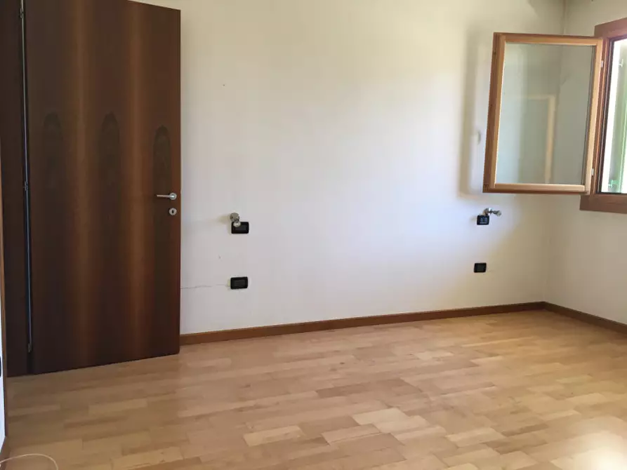 Immagine 8 di Appartamento in vendita  in VIA CARDINALE AGOSTINI a San Martino Di Lupari
