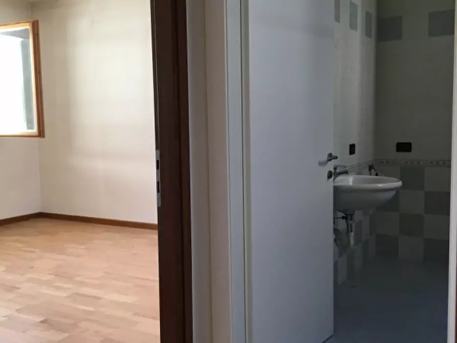 Immagine 10 di Appartamento in vendita  in VIA CARDINALE AGOSTINI a San Martino Di Lupari