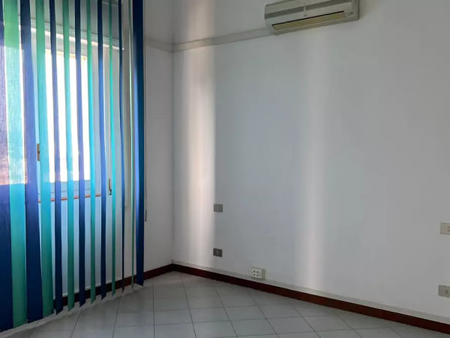 Immagine 2 di Ufficio in affitto  a Selargius